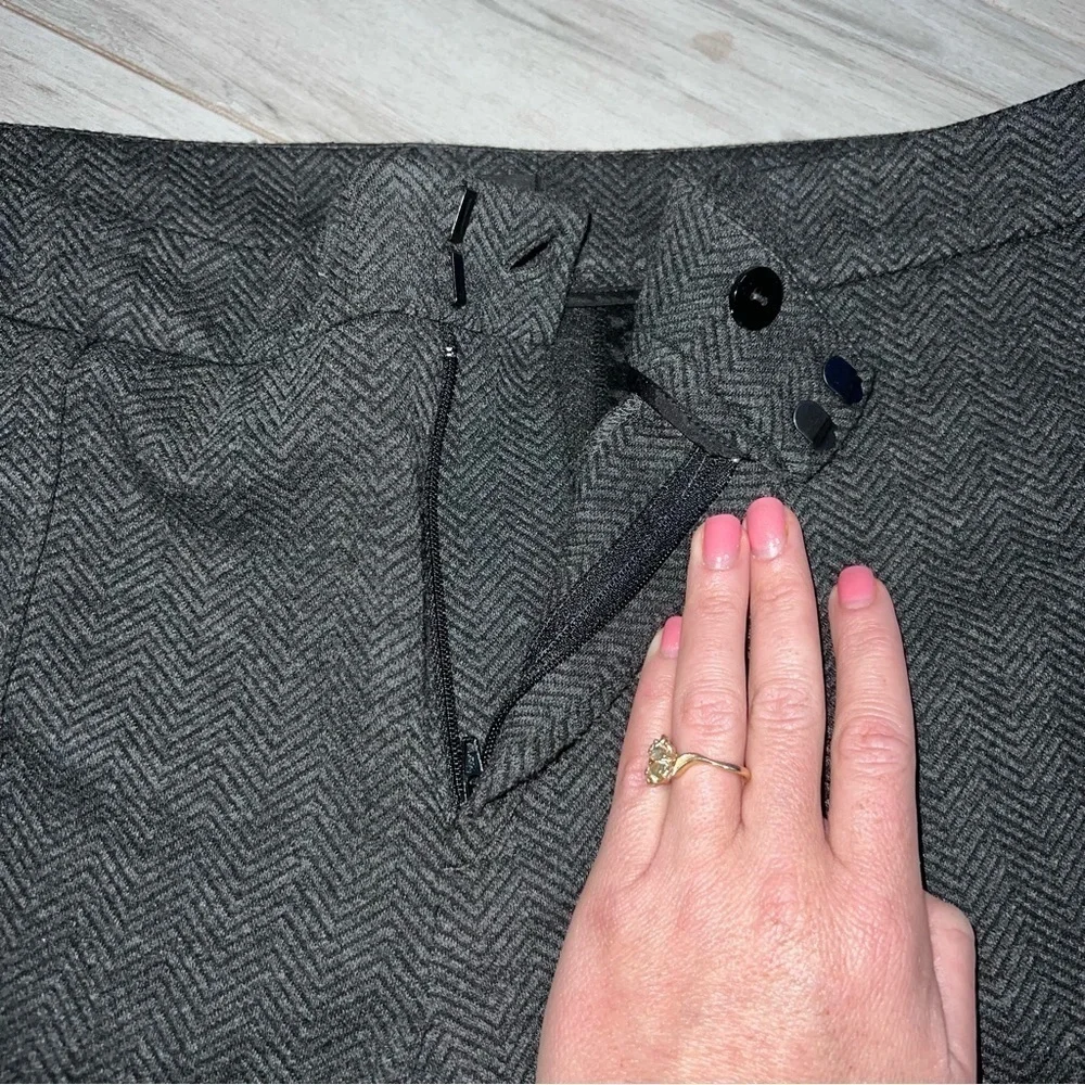 Lord & Taylor Gray and Black Pleated Wide Leg Business Pants, Women’s Size Large - Picture 4 of 6
